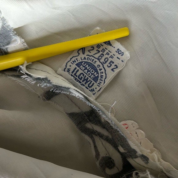 Vintage Union made ruffled dress AS IS - Picture 10 of 10